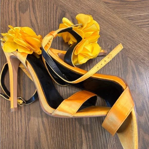 Chic Yellow Floral Heels - Picture 4 of 5